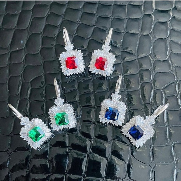 🎉Sold🎉 Synthetic Emerald Cubic Zirconia Sterling Silver Lever back Earrings - Picture 5 of 7